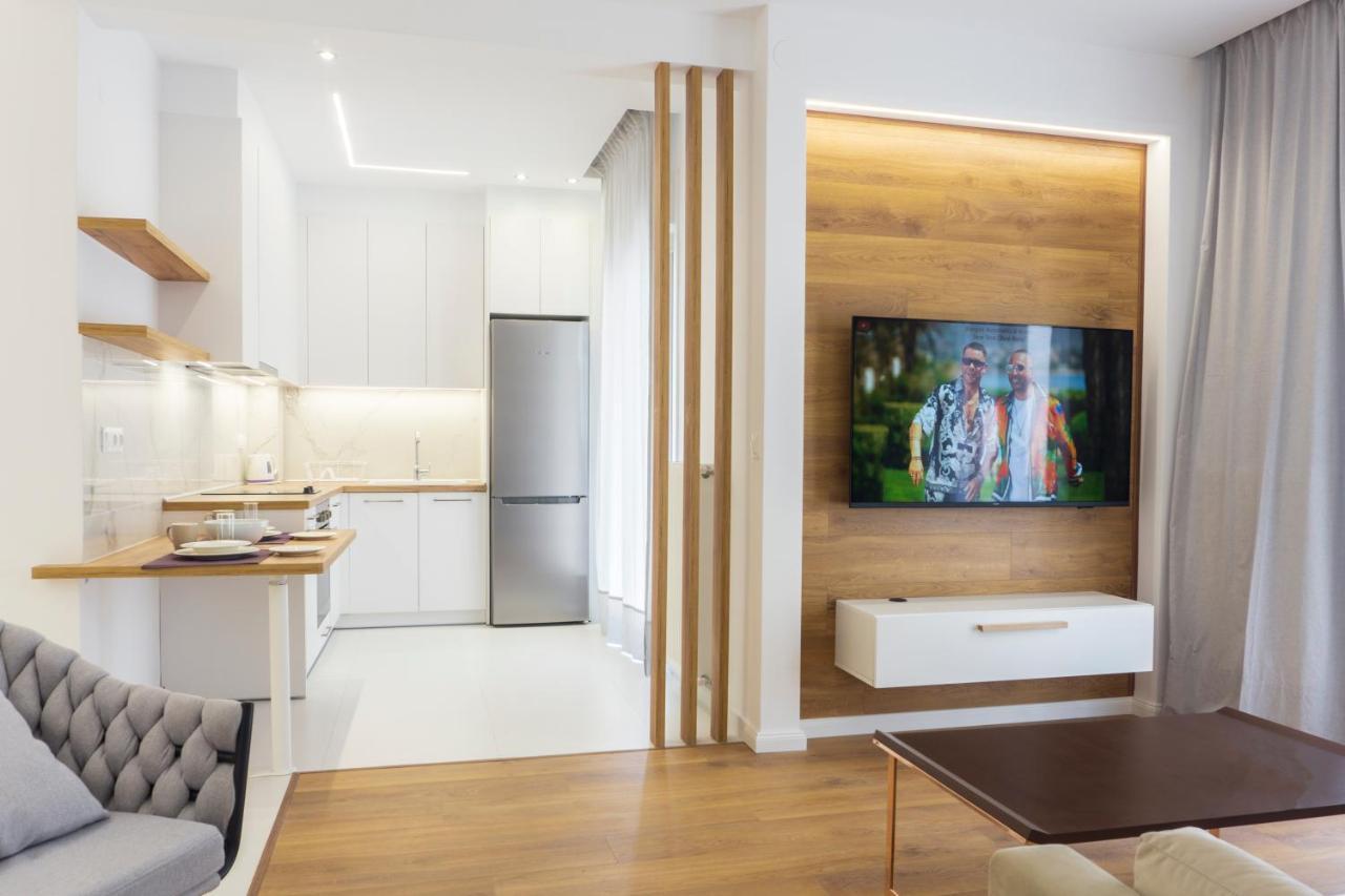 New Modern Style Home Next To The Train Station سالونيك المظهر الخارجي الصورة