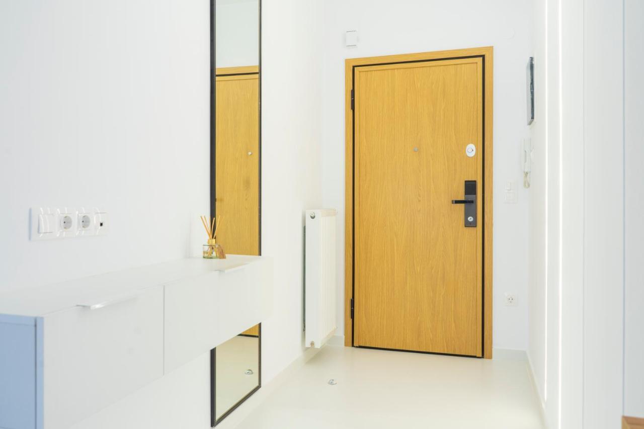 New Modern Style Home Next To The Train Station سالونيك المظهر الخارجي الصورة