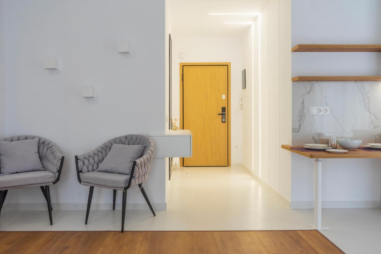 New Modern Style Home Next To The Train Station سالونيك المظهر الخارجي الصورة