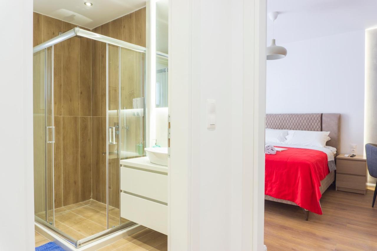 New Modern Style Home Next To The Train Station سالونيك المظهر الخارجي الصورة