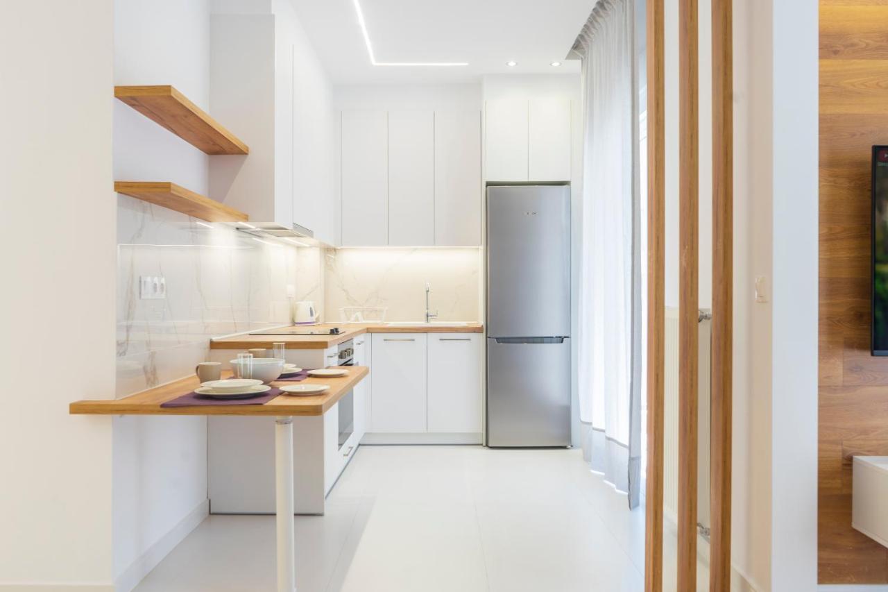 New Modern Style Home Next To The Train Station سالونيك المظهر الخارجي الصورة