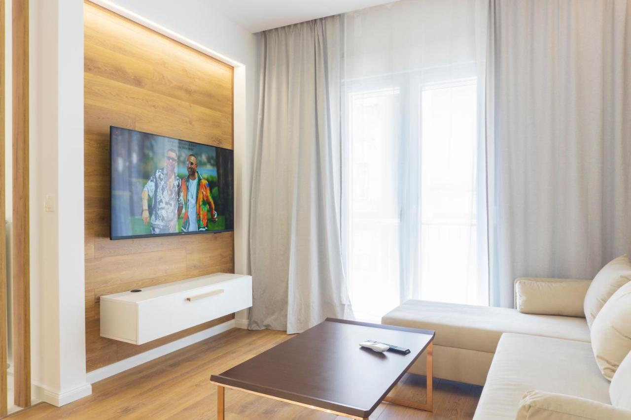 New Modern Style Home Next To The Train Station سالونيك المظهر الخارجي الصورة