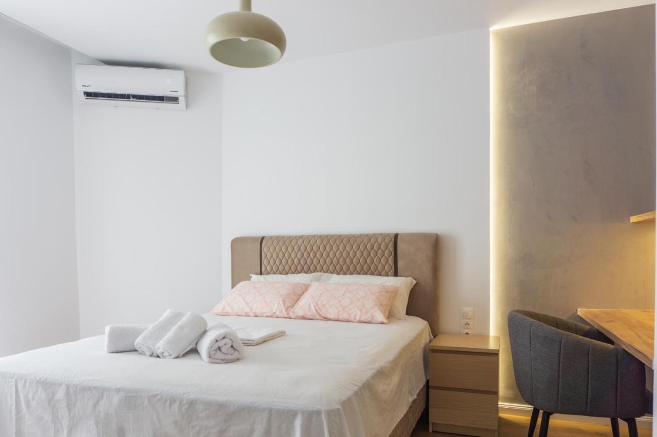 New Modern Style Home Next To The Train Station سالونيك المظهر الخارجي الصورة