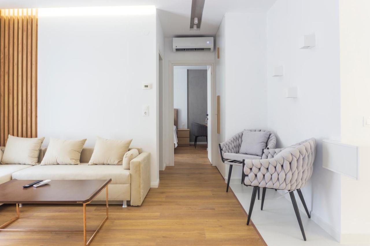 New Modern Style Home Next To The Train Station سالونيك المظهر الخارجي الصورة