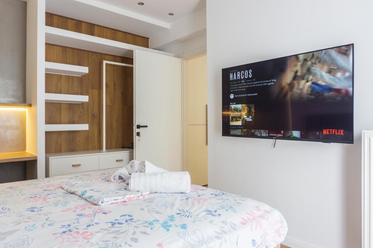 New Modern Style Home Next To The Train Station سالونيك المظهر الخارجي الصورة