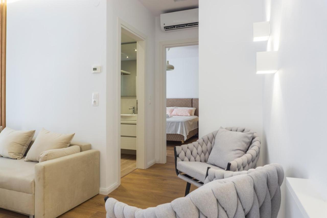 New Modern Style Home Next To The Train Station سالونيك المظهر الخارجي الصورة