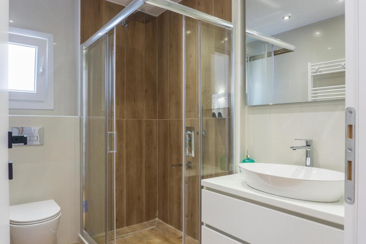 New Modern Style Home Next To The Train Station سالونيك المظهر الخارجي الصورة