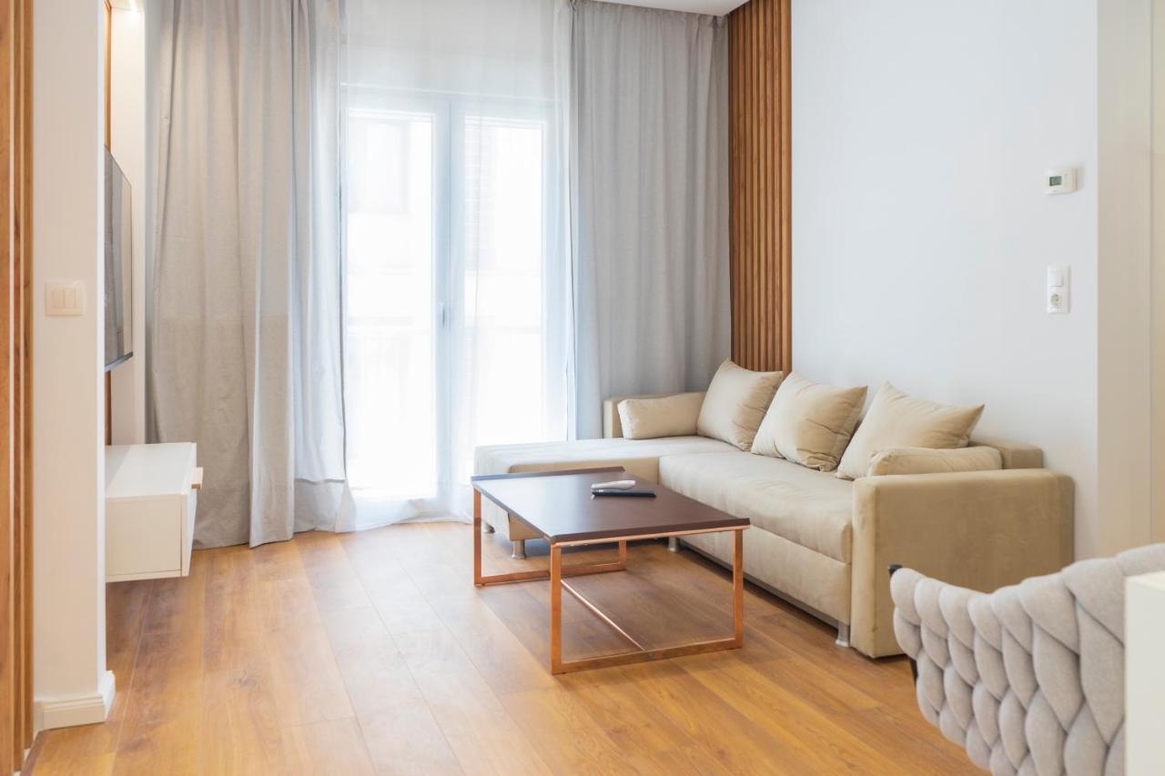 New Modern Style Home Next To The Train Station سالونيك المظهر الخارجي الصورة