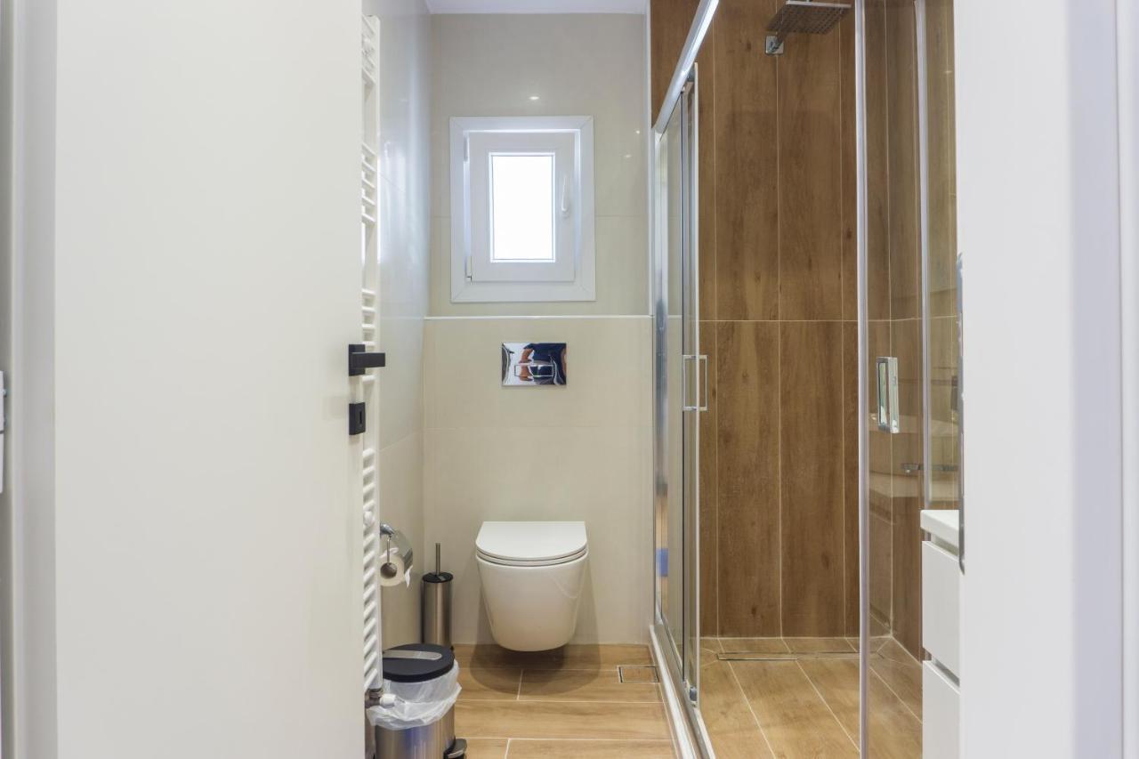 New Modern Style Home Next To The Train Station سالونيك المظهر الخارجي الصورة